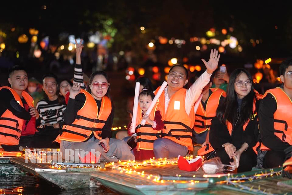 Hơn 300 nghìn lượt du khách đến Ninh Bình dịp Tết Dương lịch