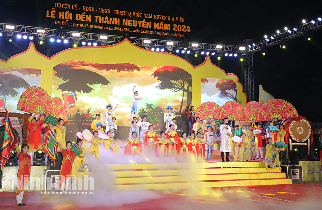 Khai mạc Lễ hội truyền thống đền Thánh Nguyễn năm 2024