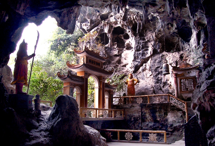 Dich Long Cave and Pagoda