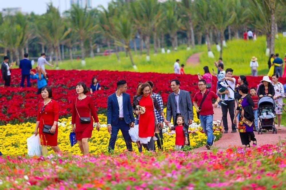 Big wave of visitors flock to travel across Vietnam during Tet holiday