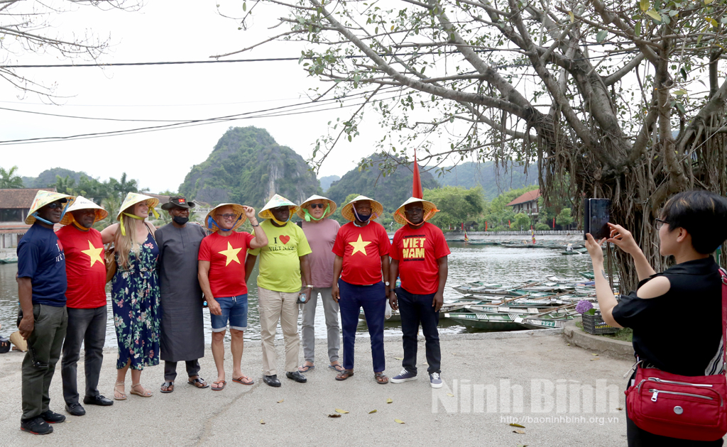Ninh Binh welcomes nearly 257,000 tourists during New Year holidays