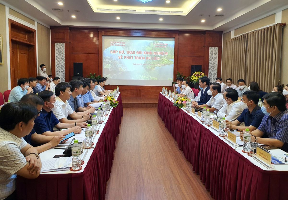 Hội nghị trao đổi kinh nghiệm và ký kết thỏa thuận hợp tác phát triển du lịch giữa tỉnh Ninh Bình và tỉnh Quảng Bình