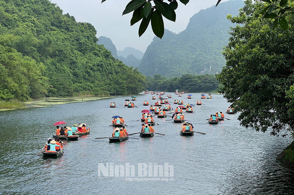 Khách đến du lịch Ninh Bình tăng mạnh hai tháng đầu năm 2024