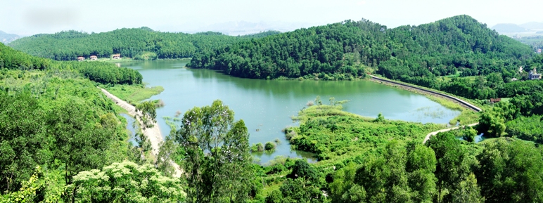 Dong Chuong Lake